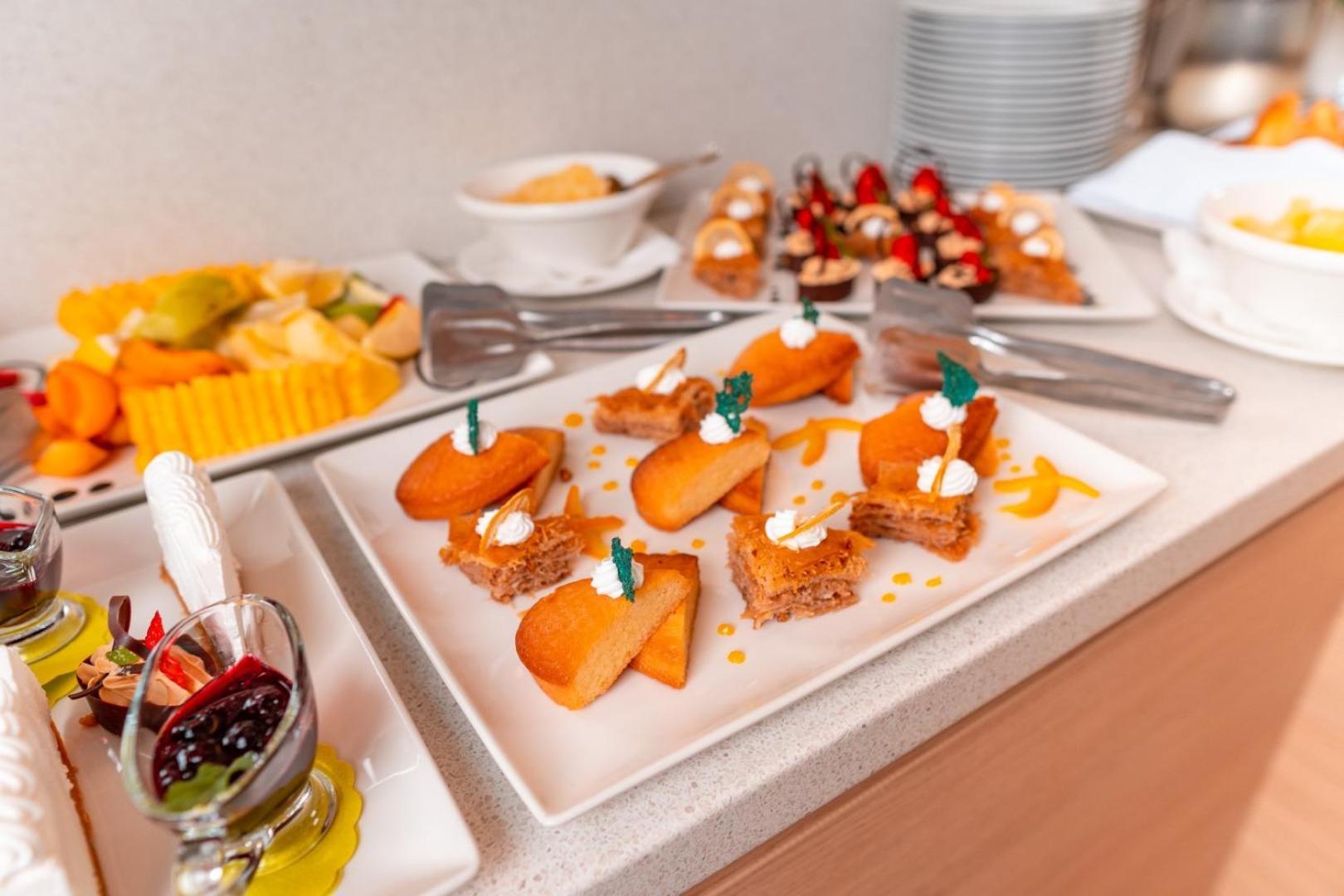 Garden City Hotel קונייץ' מראה חיצוני תמונה