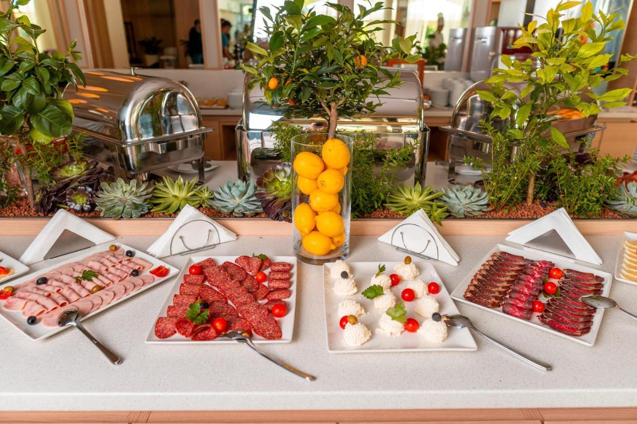 Garden City Hotel קונייץ' מראה חיצוני תמונה